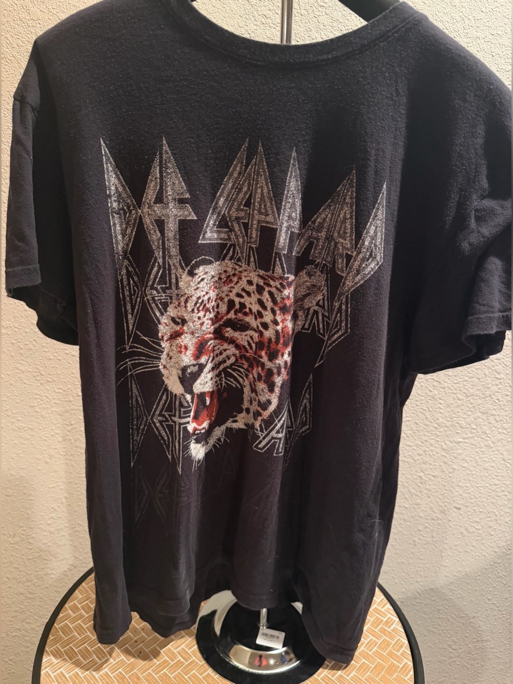 Def Leppard Vintage-Style Graphic Band Tee - Size XL - Picture 2 of 4